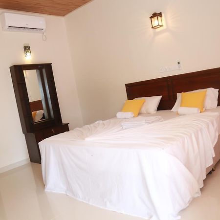 Serene Beach Hotel Dikwella Luaran gambar