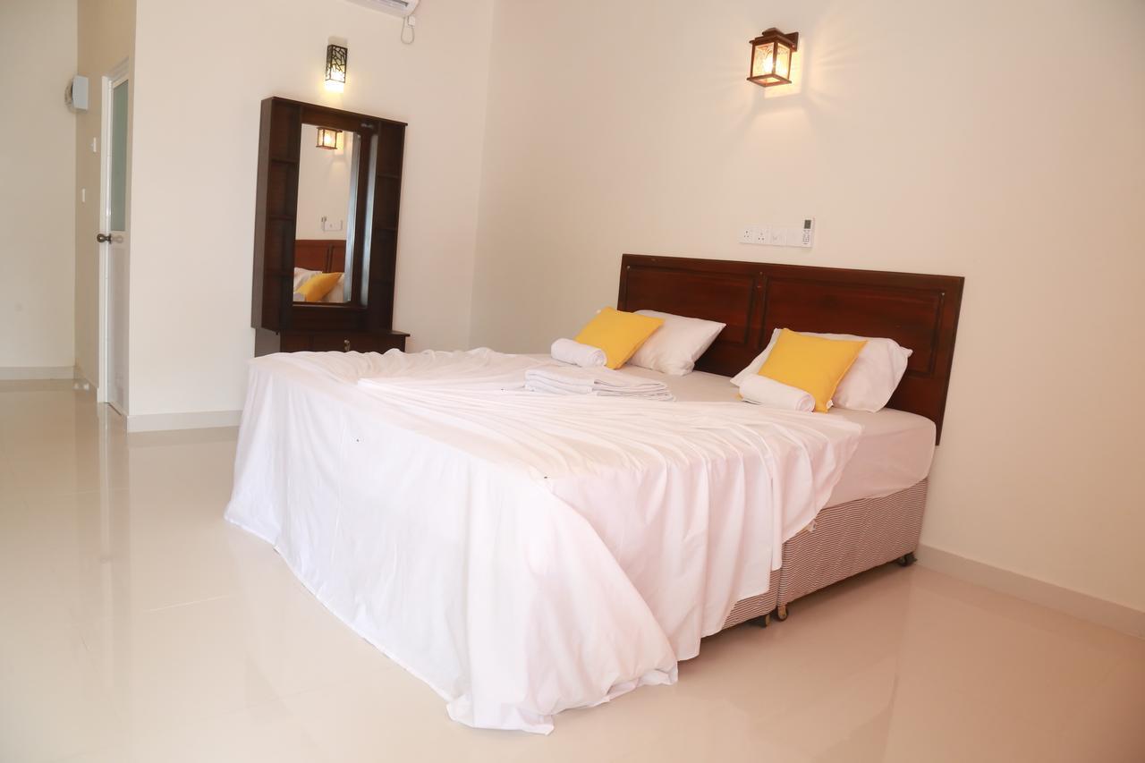 Serene Beach Hotel Dikwella Luaran gambar