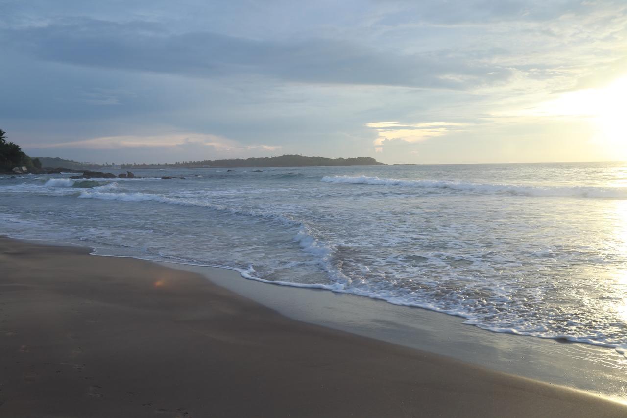 Serene Beach Hotel Dikwella Luaran gambar