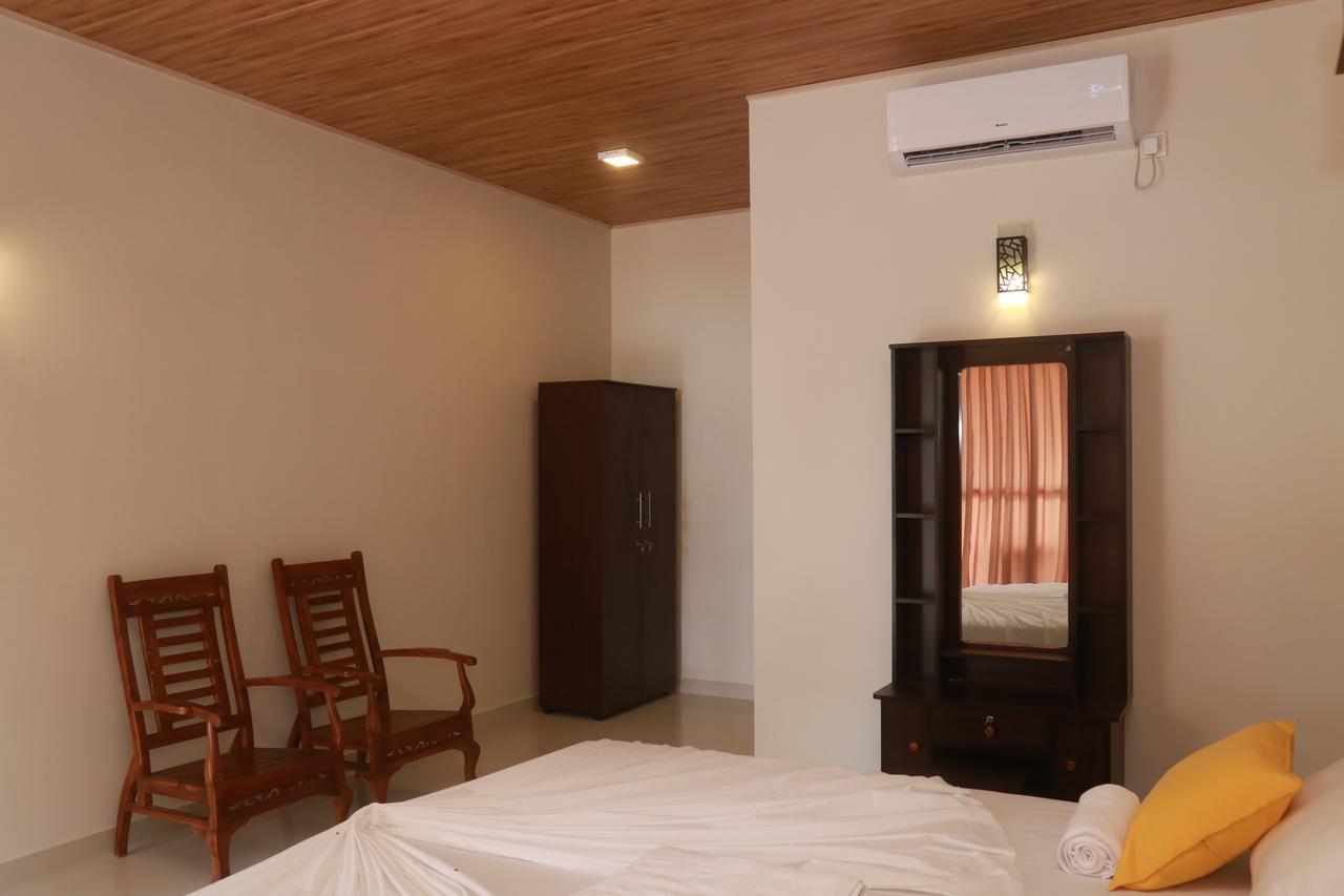 Serene Beach Hotel Dikwella Luaran gambar
